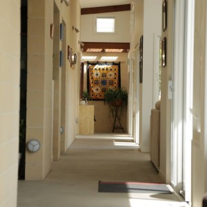 Gold Coast acreage hall | PTMA Architecture